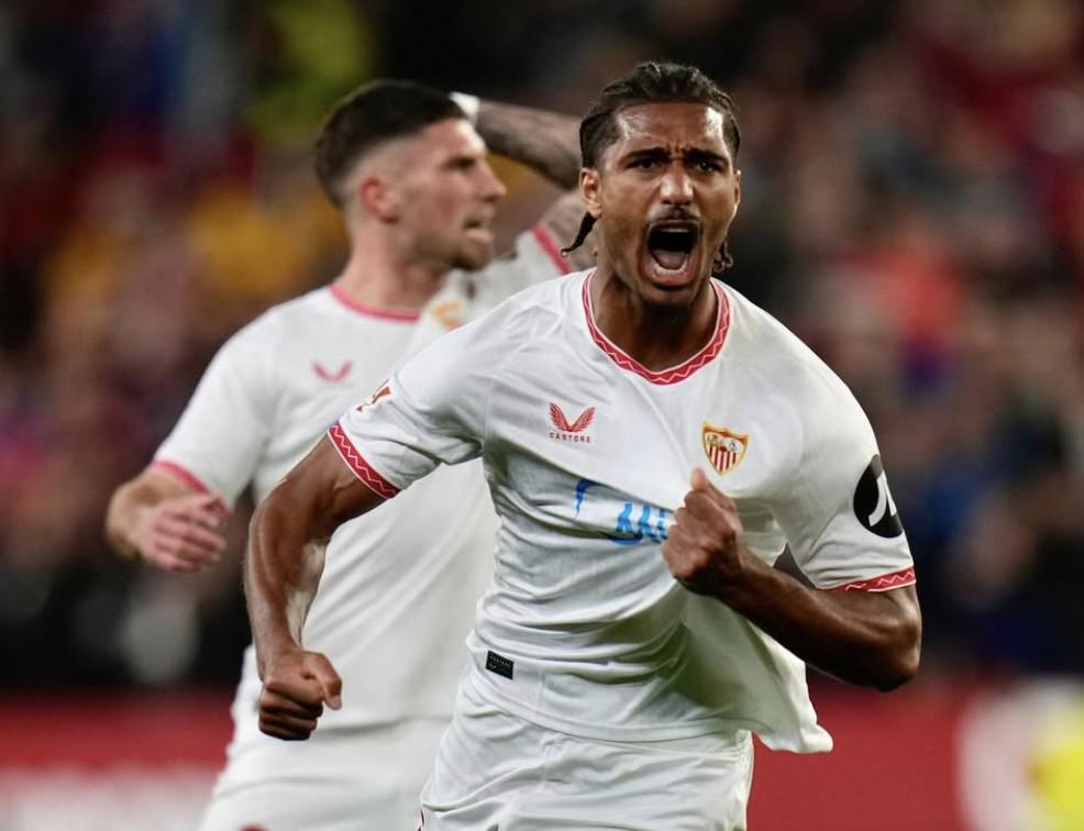 九游体育官网-法媒:药厂将巴代的报价提到2500万欧,塞维利亚想要3000万欧