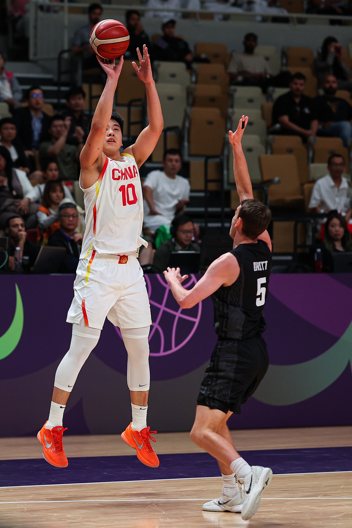 九游体育app-替补44-23!中国男篮12人轮换拉爆新西兰 我们正在拥抱着现代篮球