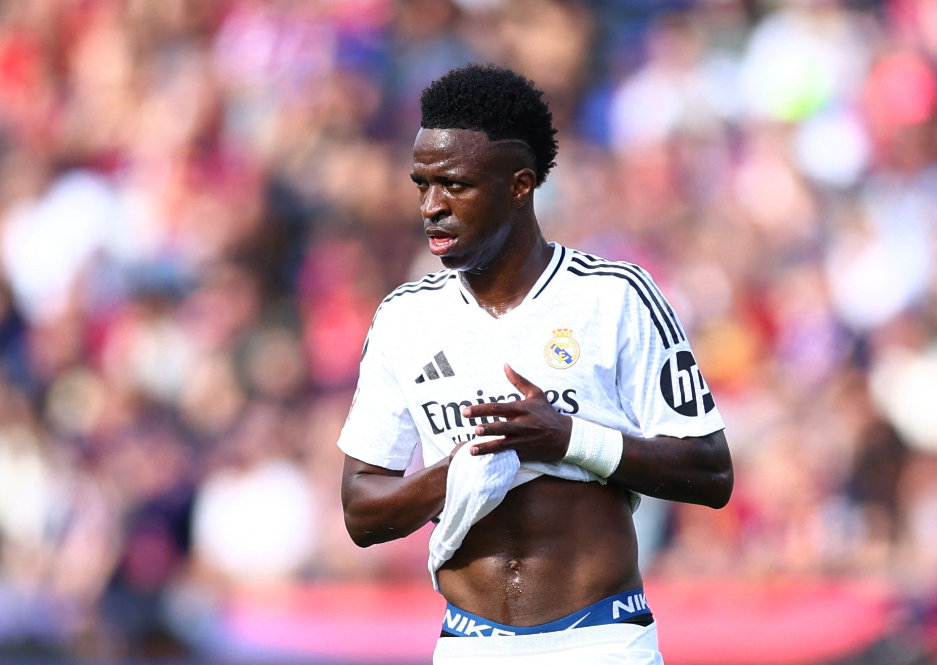 小吧译言家|维尼修斯失宠了!续约僵持&状态差,阿隆索对他不来电