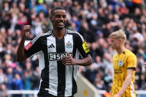 九游体育app-波耶特:伊萨克适合枪手但我想看他去蓝军,他的跑位和终结都很棒