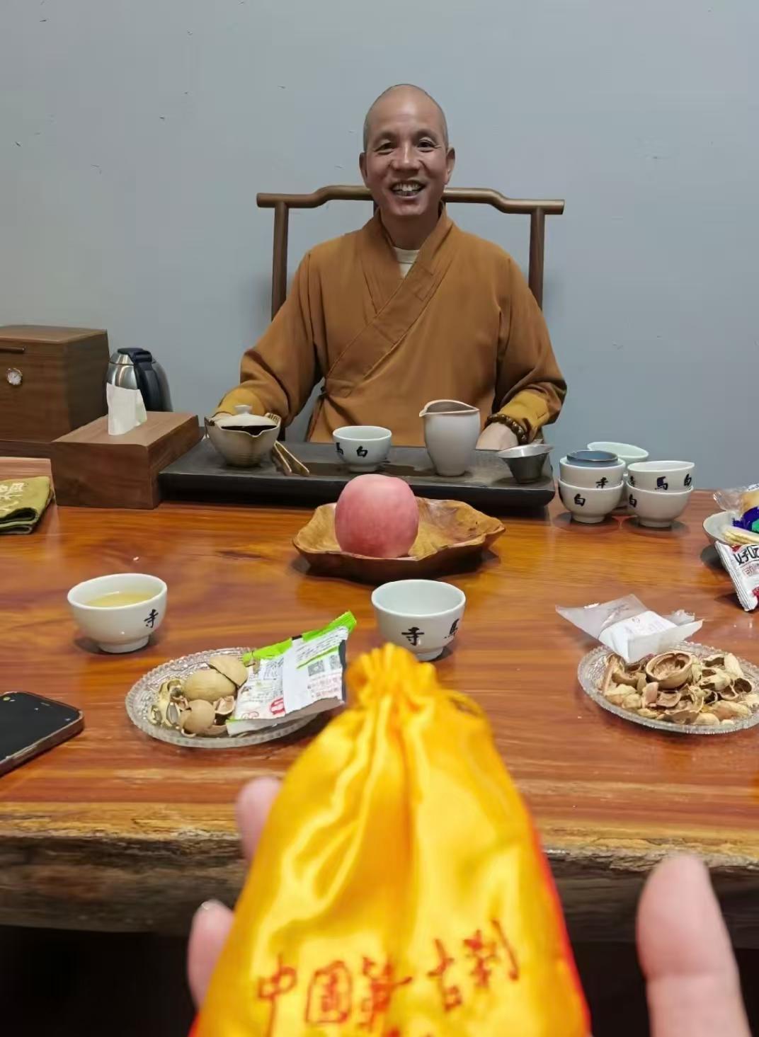 九游体育app-少林寺新方丈释印乐,上任仅一天,就被人扒出和美女大量的合照!