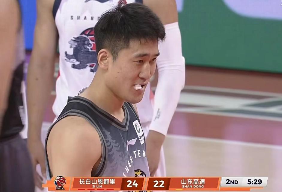 九游体育官网-山东男篮逆转吉林9分险胜，陶汉林12+7鲍威尔爆发，姜伟泽17+4+4