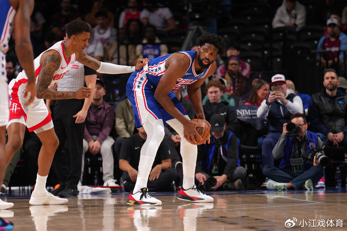 九游体育官网-恩比德狂砍32+15+10!创生涯第68次三双 全场12罚引火箭不满|阿尔佩伦-申京|乔尔-恩比德|休斯敦火箭队|NBA常规赛|费城76人队_新浪新闻